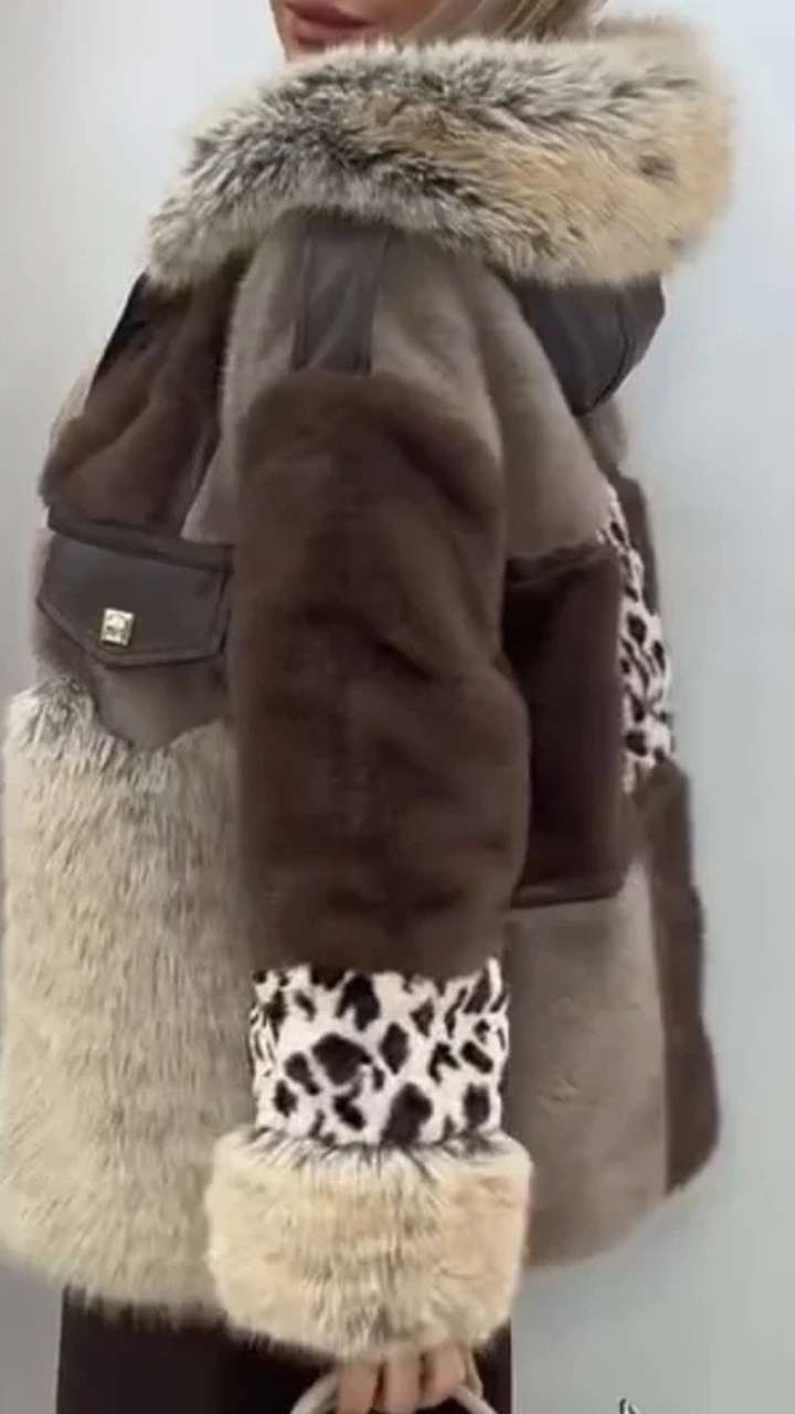 Veslina | Elegancki Płaszcz z Dzikiem Futerkiem